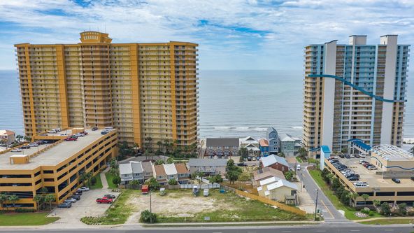 5004 Thomas Dr, Panama City Beach, FL 32408